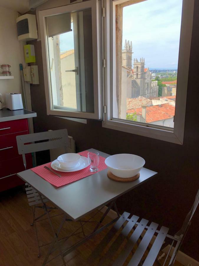 Sous Le Toit Pres De La Cathedrale St.Pierre Appartement Montpellier Buitenkant foto